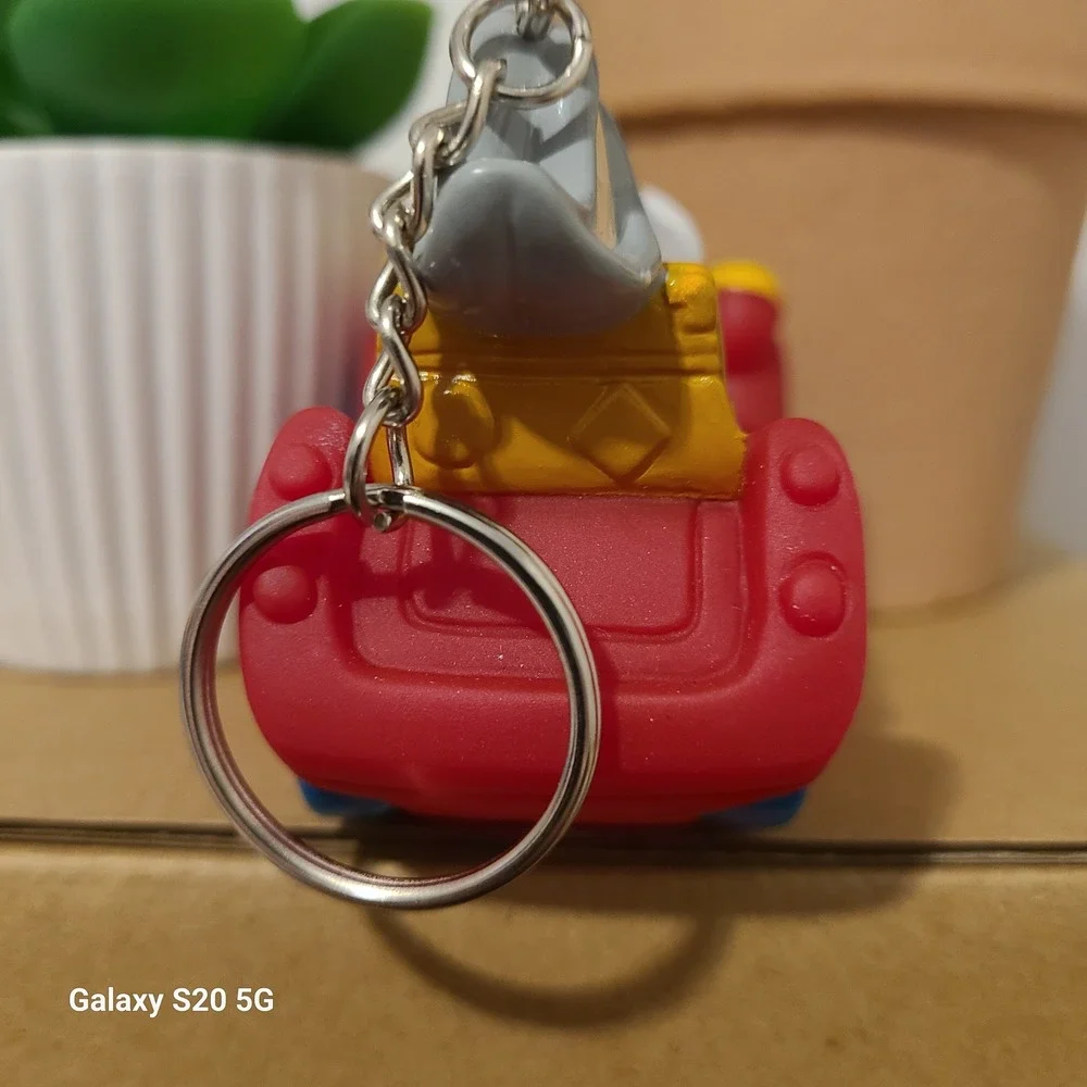 Bugs‎ Bunny Driving Car Keychain Looney Tunes Collectible Accessory Pre-Owned